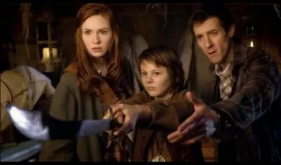 Pourquoi le fils du capitaine a-t-il une pe dans les mains ?