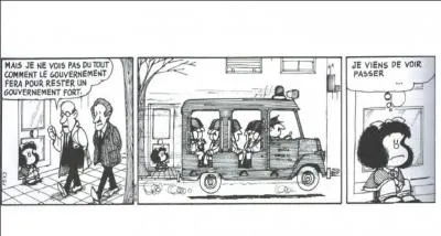 Toute petite qu'elle est, Mafalda apprend  interprter la ralit et rflchit. Justement, que pense-t-elle en voyant passer le car de police et aprs avoir entendu la conversation des deux passants ?