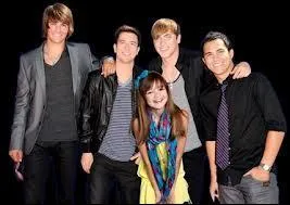 Comment s'appellent les deux membres  gauche de Ciara ?