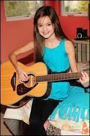 Sur la photo, Ciara joue de la...