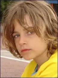 Comment s'appelle le petit frre de Charlotte ?