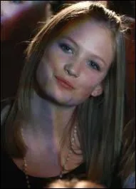 De qui Charlotte est-elle amoureuse ?