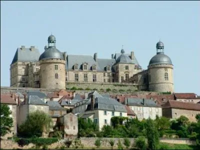 Il est exactement en _____________.