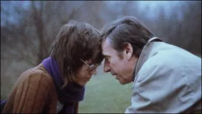 Il met entre parenthses sa carrire de chanteur pendant toute la dcennie pour ne se consacrer qu'au cinma, et tourne avec Jean-Luc Godard en 1972 dans le film  Tout va bien  aux cts de Jane Fonda. Qui est-il ?
