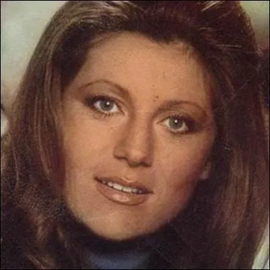 Qui est cette chanteuse devenue célèbre en 1963 ?