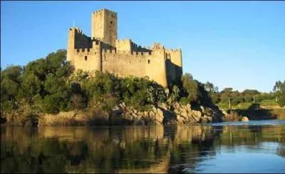 Des fentres de quelle capitale voit-on couler le Tage ?