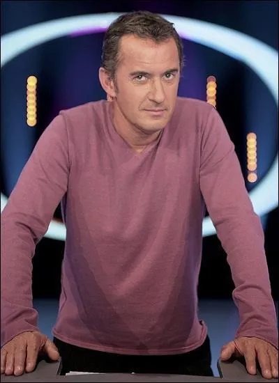 Qui accompagne Christophe Dechavanne ?