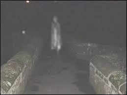 Selon les superstitions quelle est la dame qu'il ne faut jamais prendre en stop et qui porte malheur ?