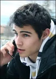 Dans  Violetta , de qui Toms est-il amoureux ?