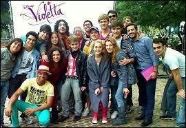 Dans  Violetta , qui de sa famille est morte ?