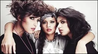 Dans leur premier single, que disent-elles ?