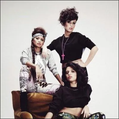 Dans leur premier single,  qui s'adressent-elles ?