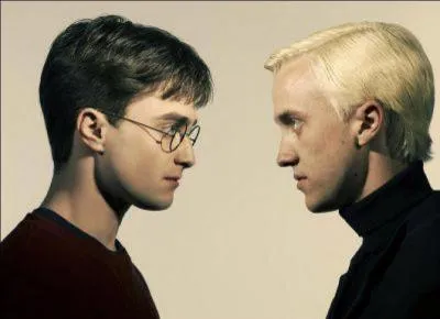 Dans le premier pisode,  quel moment Drago se prsente-t-il  Harry ?