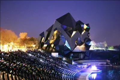 Je suis le grand parc d'attractions de la Vienne :