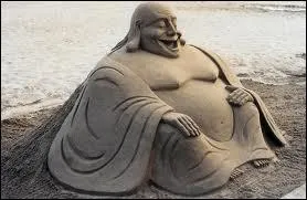 A quel type d'art peut-on associer cette sculpture de sable ?