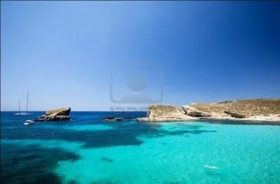 O vous faudra-t-il aller en vacances si vous voulez voir le lagon bleu en photo ?