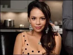 Dans la saison 1, elle est la meilleure amie d'Hanna, Qui est-ce ?