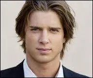 Il est le frre de la fille dcde. Comment se nomme-t-il ?