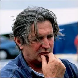 Comment s'appelle ce navigateur breton, ami du prcdent, vicomte de son tat, qui a obtenu un succs norme dans l'mission de radio  Les grosses ttes  ?