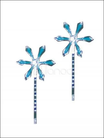 Elle mange n'importe quoi mais tout ce qu'elle avale ne fait que seulement grossir ses seins ! : )