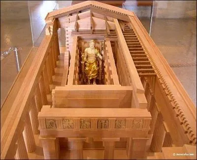 Quel dieu ou desse tait reprsent(e) en or et en ivoire, et comptait parmi les sept merveilles du monde ?