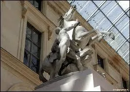  Les chevaux de Marly  sont conservs dans une cour intrieure du Louvre. Des copies ont t faites, o se trouvent-elles ?
