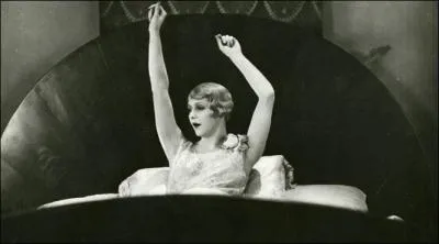 O se droule la premire scne de  Le pass ne meurt pas  (1927) ?