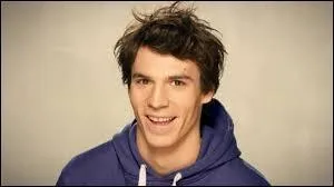 Comment s'appelle le coach d'Antoine ?