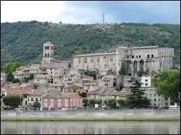 Nos sommes  La Voulte-sur-Rhne (rgion Rhne-Alpes), commune situe dans le dpartement ...