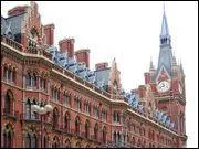 Dans quel pays peut-on apercevoir ce monument ?