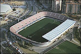 Comment se nomme le stade situ  quelques mtres du clbre Camp Nou et qui est occup par l'quipe B du FC Barcelone ?