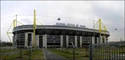 Avec l'arrive du naming et autres partenariats, le stade du Borussia Dortmund est renomm le Signal Iduna Park. Quel est son nom d'origine?
