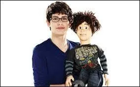 Comment s'appelle la marionnette de Robbie ?