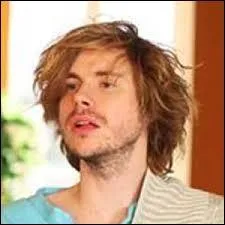 Qui incarne Alex Volange ?