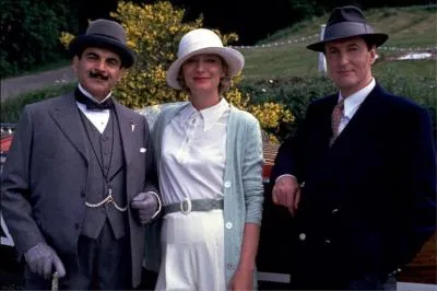 Dans   Tmoin muet , quel objet utilise t-on pour faire passer pour un accident la chute d'Emily Arundell dans les escaliers ?