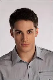 Qui joue Tyler Lockwood ?