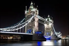 Le Tower Bridge a t construit en :