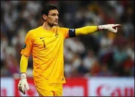 Dans quels clubs Hugo Lloris a-t-il t footballeur professionnel ?
