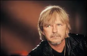 Dans ''Ma Chanson leur a pas plu'' , Renaud propose ses œuvres à 3 artistes dans divers endroits. Cherchez celui qui n'est pas cité dans la chanson.