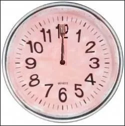 ''La pendule de l'entrée / S'est arrêtée sur midi / À ce moment très précis / Où tu m'as dit : ''Je vais partir'' / Et puis tu es partie / J'ai cherché le repos / J'ai vécu comme un robot / Mais aucune autre n'est venue / Remonter ma vie'' (Claude François)