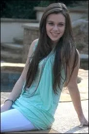 Comment s'appelle sa premire petite copine ?