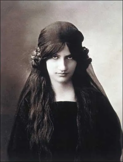 En 1917, on lui prsente Jeanne Hbuterne, une jeune tudiante de 18 ans. Pour quel peintre posait-elle ?