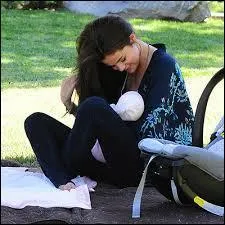 Comment s'appelle la petite soeur de Selena ?