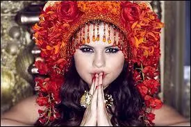 Quel est le titre du premier single de Stars Dance ?