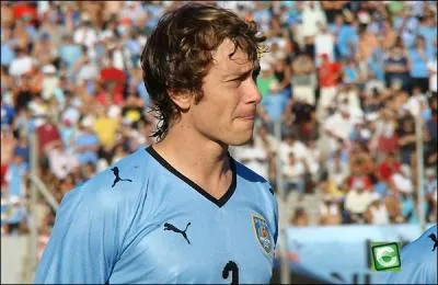 Diego Lugano n'est jamais parvenu  s'imposer au PSG. L'uruguayen tente une nouvelle exprience dans le club de...