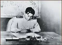 Du fait de la guerre froide, la runification de la Core devient impossible. En 1948 la Rpublique populaire de Core, pro-sovitique, est cre au nord. Qui est son dirigeant suprme ?