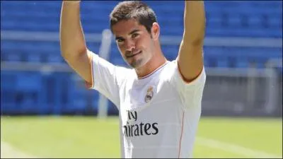 Le milieu offensif Isco a rejoint le Real Madrid. Il vient d'un autre club espagnol, ...