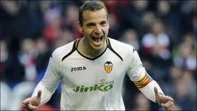 Soldado, l'ex-buteur du FC Valence, a rejoint l'Angleterre dans un club o la tche sera rude  son poste, il jouera ...