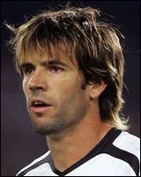 Le milieu dfensif espagnol David Albelda a arrt sa carrire le 1er fvrier 2013  35 ans. Pour quel club jouait-il depuis 1996 ?