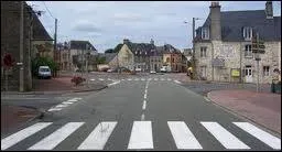 Nous traversons la ville de Couptrain (Mayenne). Elle est situe en rgion ...